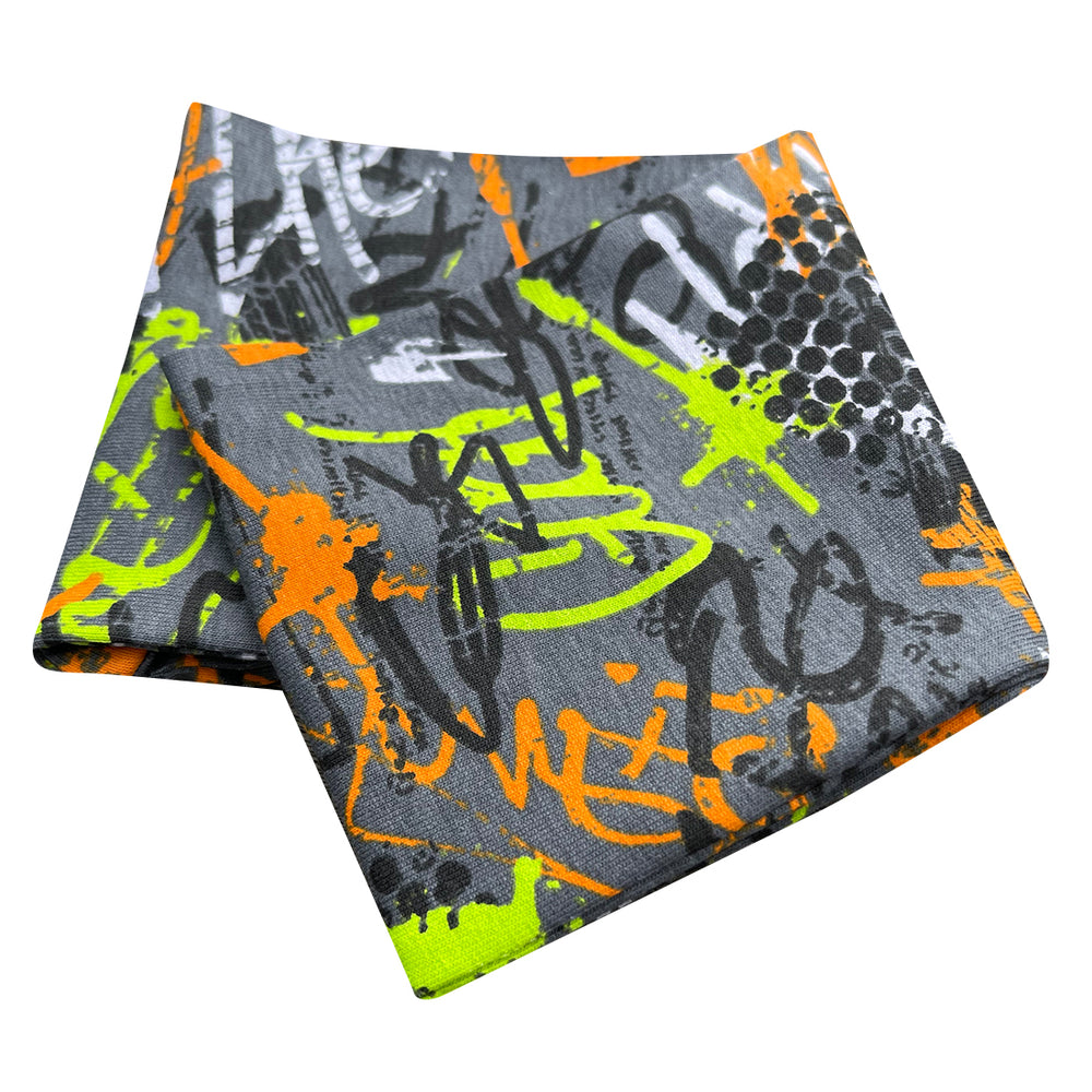 Wollhuhn Elastisches Öko Stirnband, zweilagig, mit Graffiti-Design, handgemacht aus weichem Jersey, ideal für Sport und Alltag, vielseitig tragbar.