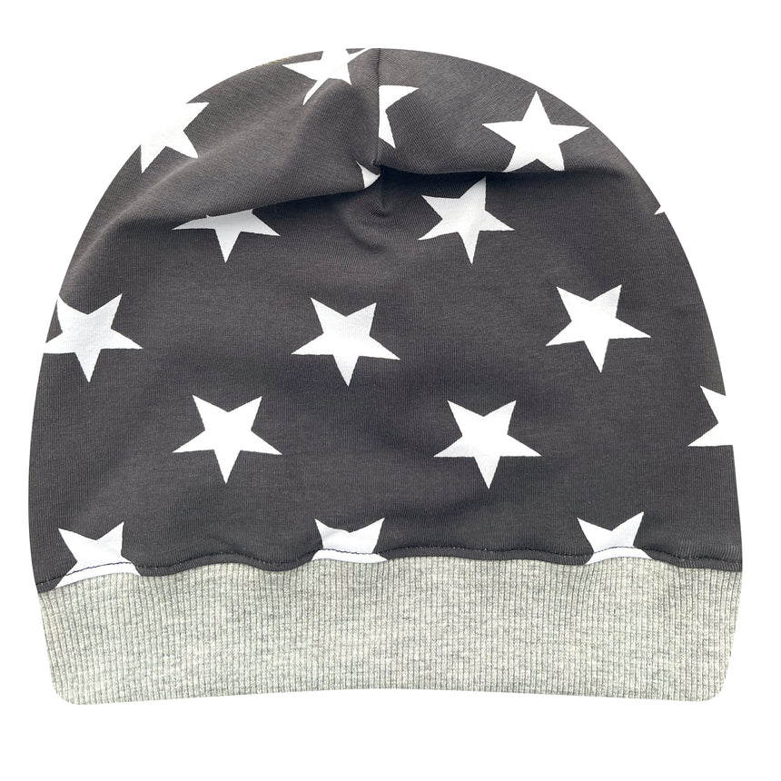 Wollhuhn Dünne Öko Beanie-Mütze mit weißen Sternen, handgemacht, dehnbar, ideal für Übergangszeiten und kühle Sommertage. Perfekt für aktive Kinder.