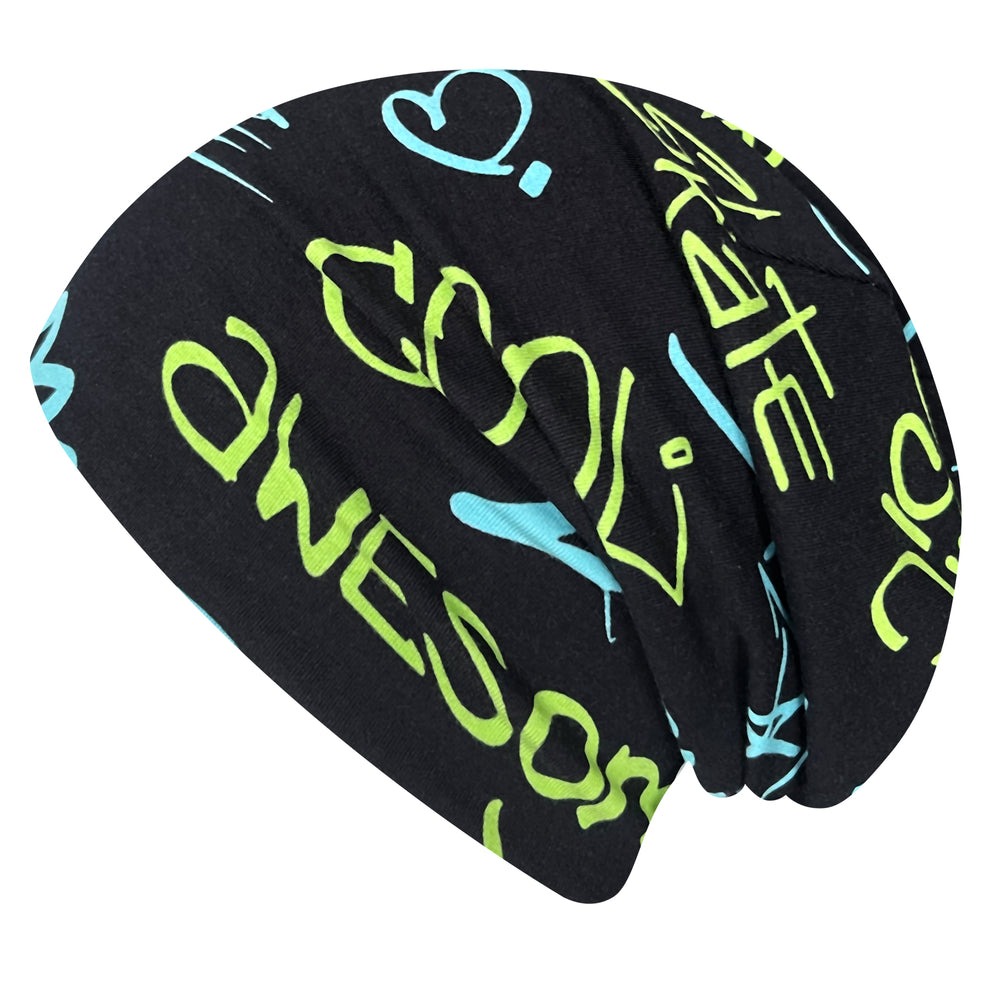 Wollhuhn Öko Long Beanie/Wendemütze, zweilagig, schwarz mit gelben und grünen Schriftzügen, aus weichem Baumwolljersey, ideal für Kinder, ganzjährig tragbar.
