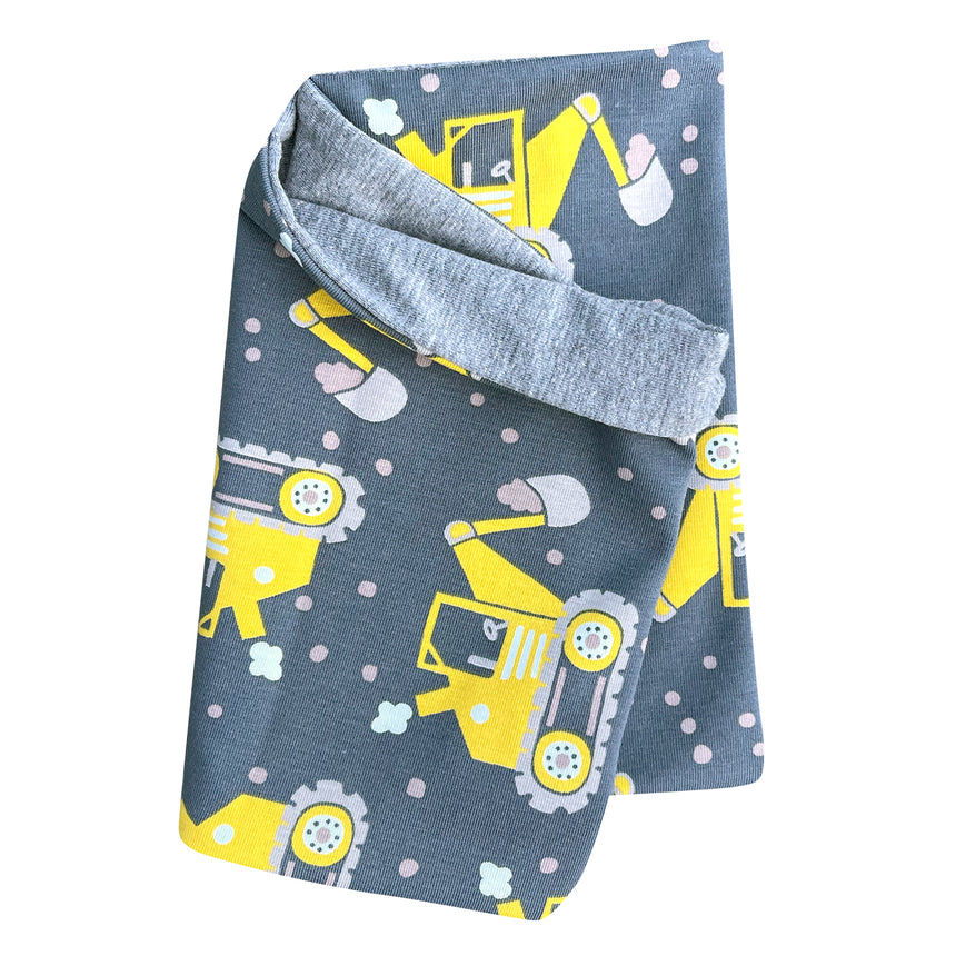 Wollhuhn Leichtes Lockeres Öko Jersey Halstuch mit gelbem Bagger-Muster auf grauem Hintergrund, handgefertigt, weich und wendbar. Ideal für Frühling und Sommer.