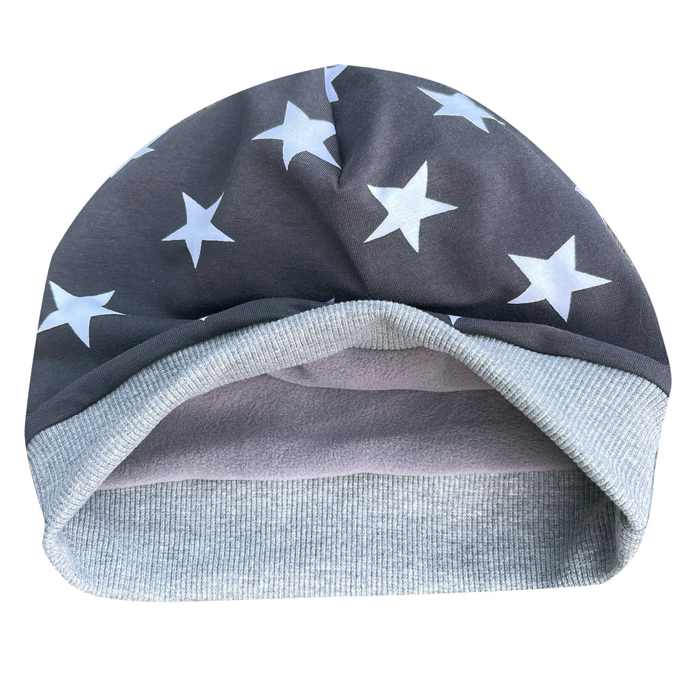 Beanie mit weißen Sternen, passend für das Wollhuhn ADD-ON Fleece-Futter für die Dünnen Beanies, handgefertigt in Deutschland.