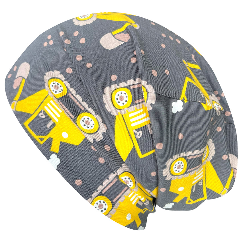 Wollhuhn Öko Long Beanie mit gelb-grauen Fahrzeugmotiven, zweilagig aus Baumwolljersey, bequem und wendbar, ideal für Kinder und Jugendliche, handgefertigt in Deutschland.