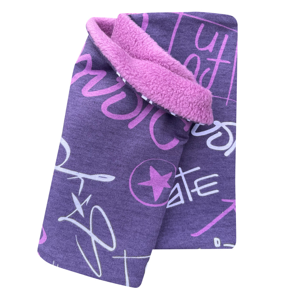 Wollhuhn Halstuch / Schlupfschal / Loop WARM mit Fleece-Innenfutter, handgemacht, zeigt Cool Music Schriftzug in Violett; ideal für kalte Tage und empfindliche Hälse.