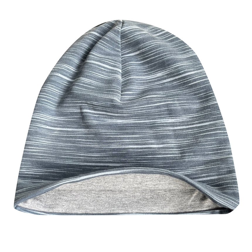 Wollhuhn Öko Long Beanie / Wendemütze, zweilagig, grau und weiß gestreift, handgefertigt aus weichem Baumwolljersey, ideal für Kinder, bietet Komfort und Wärme.