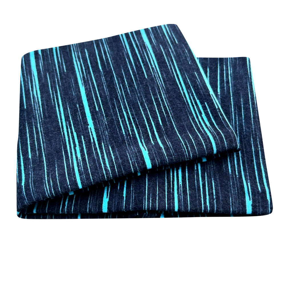 Wollhuhn Elastisches Öko Stirnband, zweilagig, breit, mit blau-weißen Streifen, handgemacht aus Jersey für Komfort und Vielseitigkeit. Ideal für Outdoor-Aktivitäten.