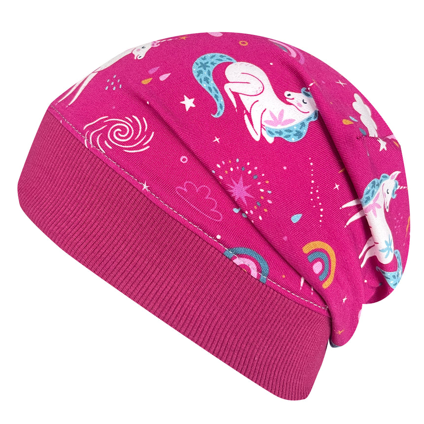 Wollhuhn Dünne Öko Beanie-Mütze: Pinke Beanie mit Einhörnern und Sternen, handgemacht aus dehnbarem Öko-Jersey, ideal für Übergangszeiten und Kinderaktivitäten.