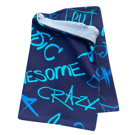 Wollhuhn Leichtes Lockeres Öko Jersey Halstuch/Schlupfschal Cool Music Blau mit weißem Schriftzug, handgemacht, weich und wendbar, ideal für Übergangszeiten.