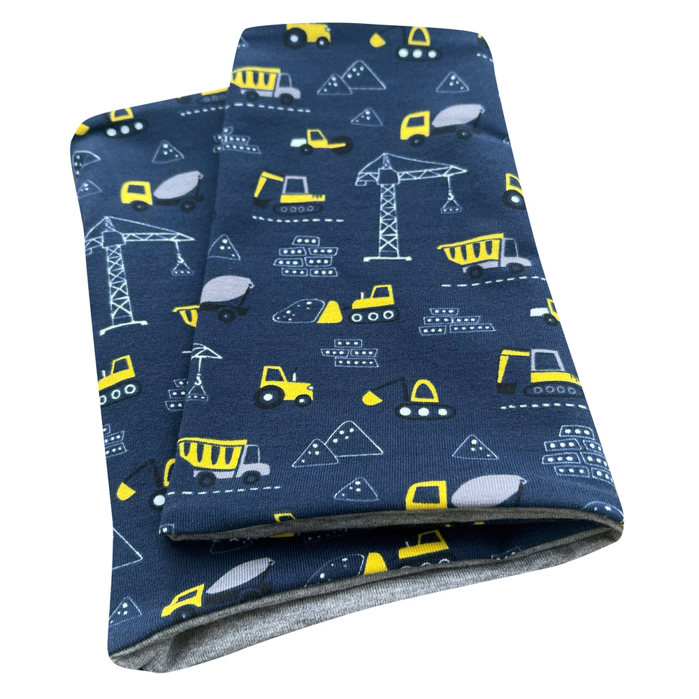 Wollhuhn Leichtes Jersey Halstuch/Schlupfschal mit Bagger-Motiven, handgemacht in Deutschland. Praktisch für Kinder ab einem Jahr, einfach überziehbar und angenehm zu tragen.
