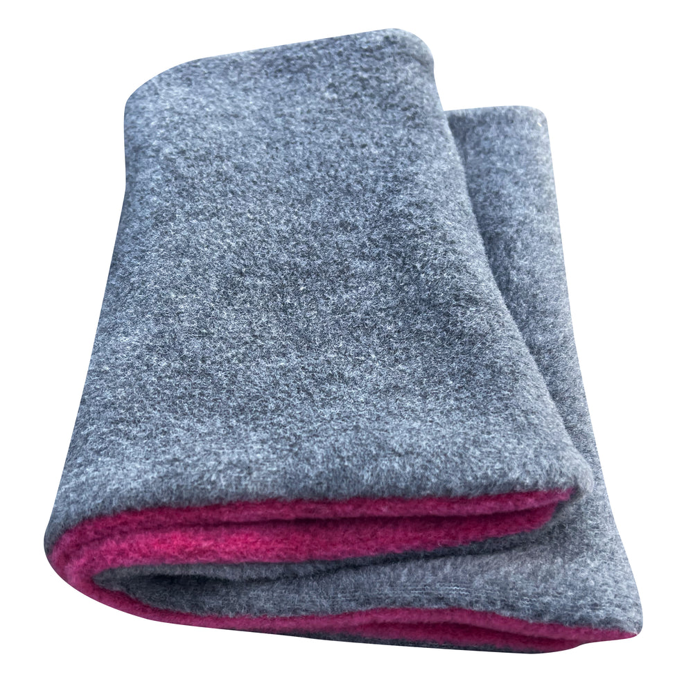 Wollhuhn WINTER Halstuch/Schlupfschal „Unser Wärmster“ aus doppellagigem Fleece, grau und pink, handgenäht, weich und kuschelig, ideal für kühle Tage.