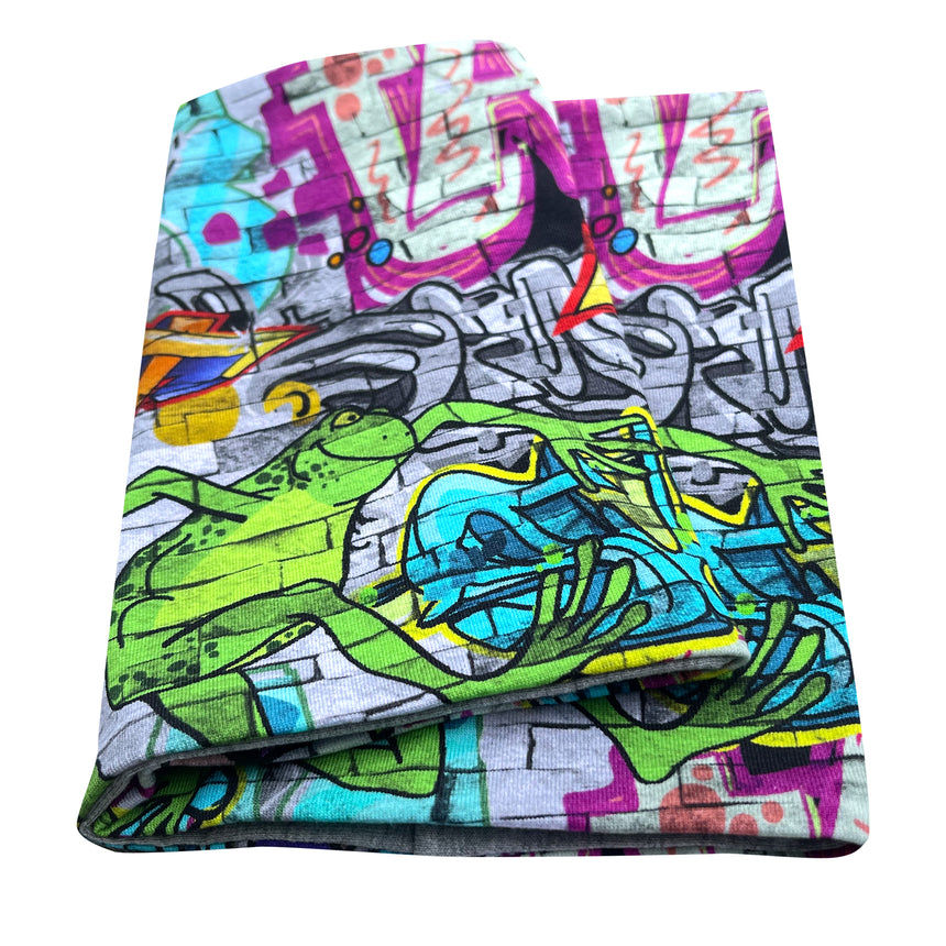 Wollhuhn Leichtes Lockeres Öko Jersey Halstuch mit Streetart/Graffiti-Muster, handgefertigt, weich und ideal für Kinder. Perfekt für Frühling bis Herbst, vielseitig tragbar.