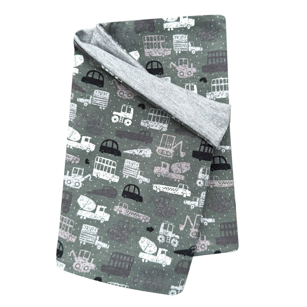 Wollhuhn Leichtes Öko Jersey Halstuch mit Auto- und Lkw-Motiven, handgemacht, weich, locker, ideal für Kinder, schützt vor Wind und Sonne, wendbar.