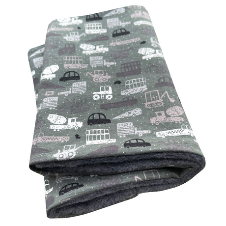 Wollhuhn Halstuch / Schlupfschal / Loop WARM mit Fleece, gefaltet, zeigt bunte Autos und Lastwagen-Motiv, ideal für Kinder, handgemacht in Deutschland.