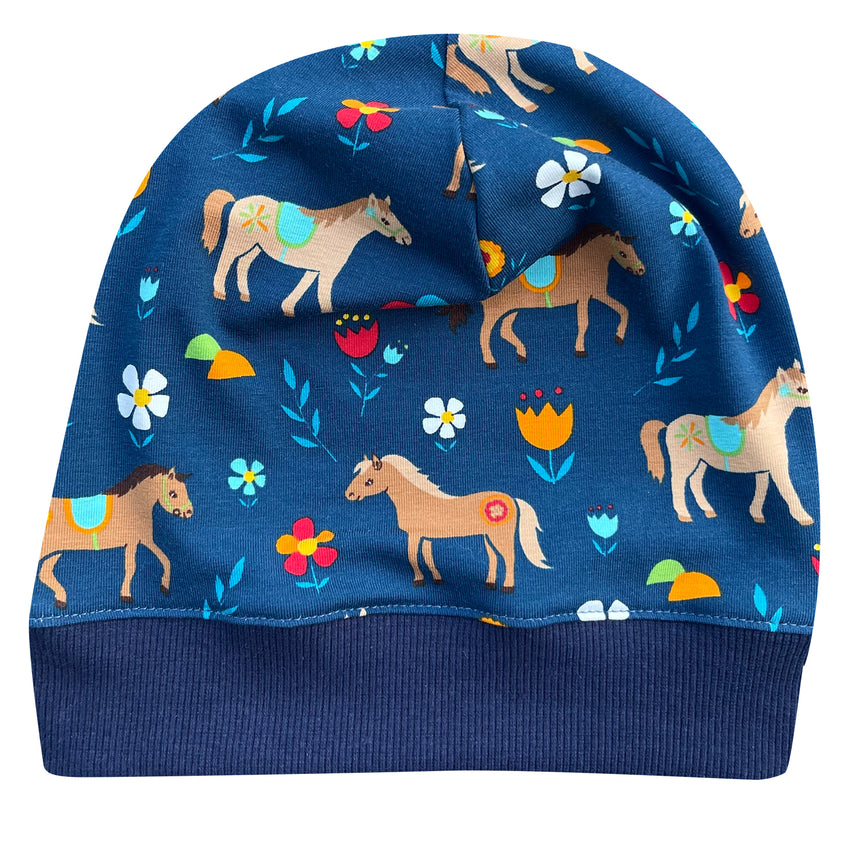 Wollhuhn Dünne Öko Beanie-Mütze Sommer/Übergang Einlagig Pony/Pferde Jeansblau, handgemacht, mit Pferde- und Blumenmuster, aus weichem, dehnbarem Öko-Jersey für Kinder.