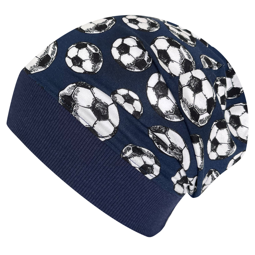 Wollhuhn Dünne Öko Beanie-Mütze Sommer/Übergang Einlagig Fußball Dunkelblau: Handgemachte, dehnbare Kinder-Beanie mit Fußballmuster, ideal für kühle Tage, bequem unter Helmen tragbar.