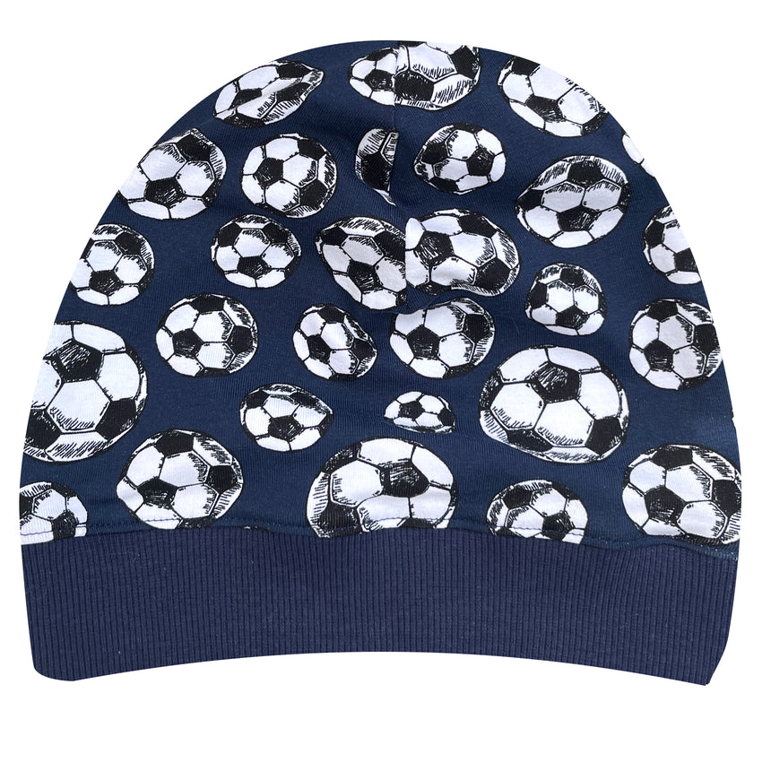 Wollhuhn Dünne Öko Beanie-Mütze mit Fußballmuster, handgemacht aus elastischem Öko-Jersey, ideal für Übergangszeit, mitwachsend, bequem unter Helmen tragbar.