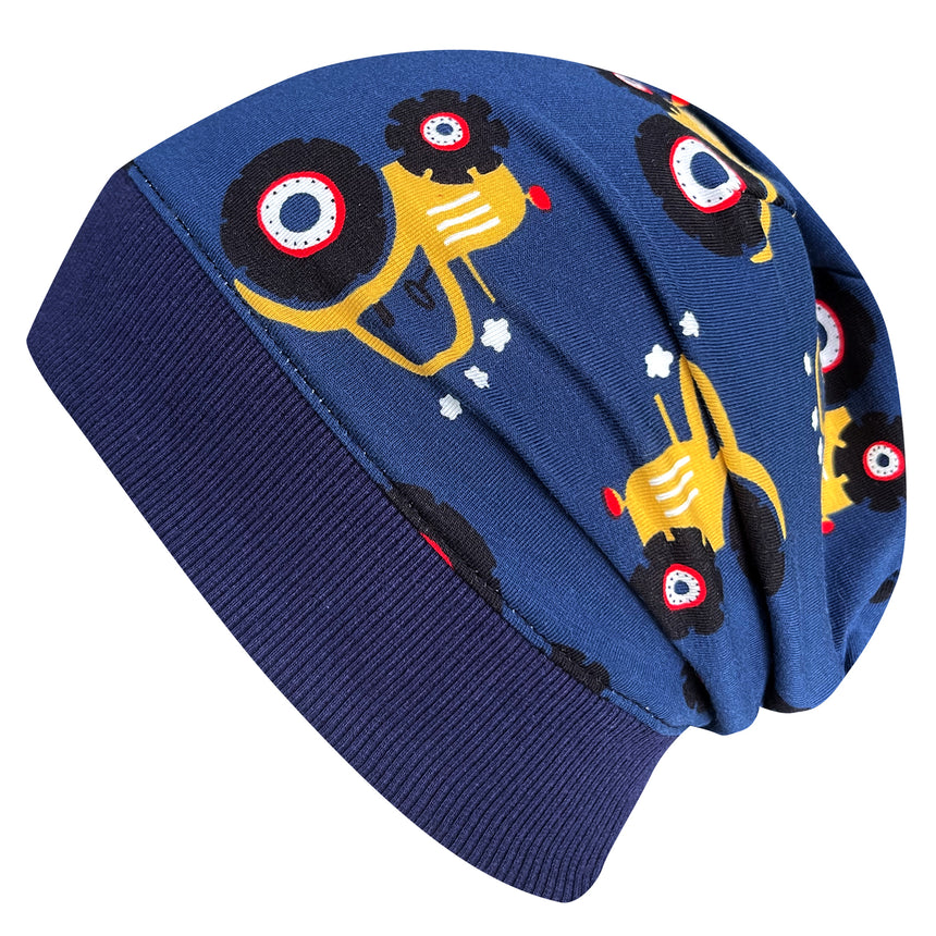 Wollhuhn Dünne Öko Beanie-Mütze mit gelbem Traktor-Design, handgemacht aus dehnbarem Öko-Jersey, ideal für Sommer und Übergang, bequem und stylisch.
