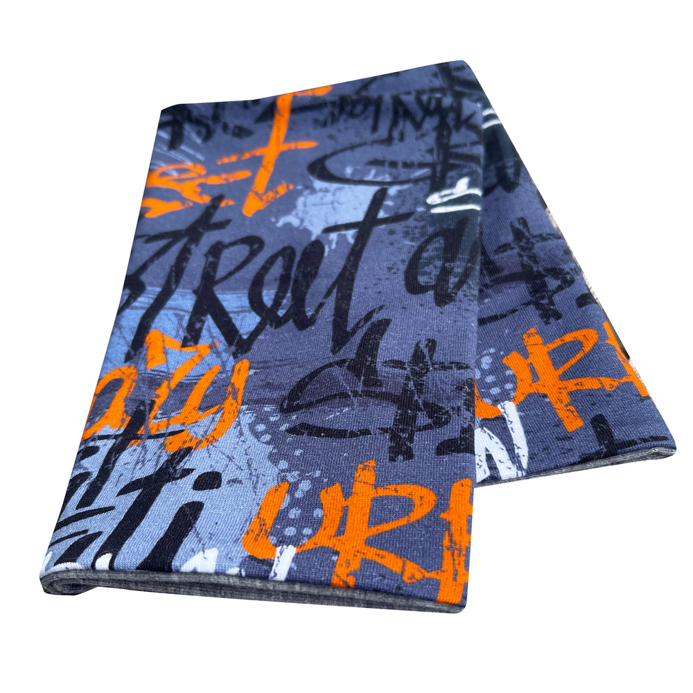 Wollhuhn Leichtes Lockeres Öko Jersey Halstuch in Blau und Orange, handgemacht, zeigt geschwungenen Text auf weichem Stoff, ideal für Kinder, Frühling und Herbst.