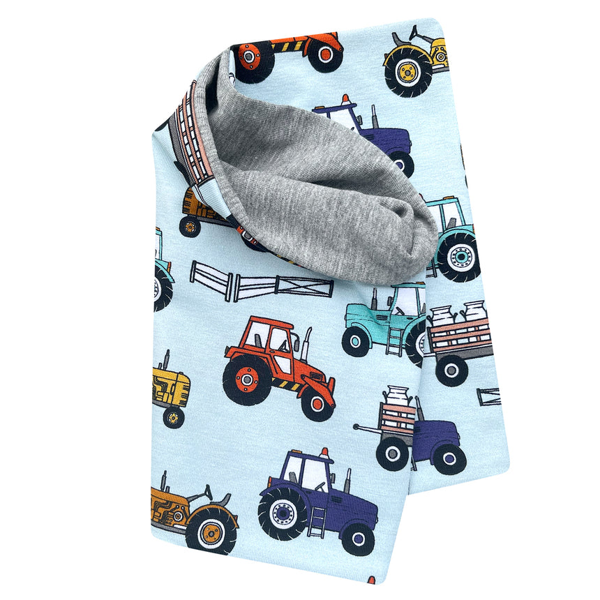 Wollhuhn Leichtes Öko Jersey Halstuch mit Traktor-Motiv, handgefertigt aus weichem Jersey, ideal für Kinder im Frühling und Sommer.