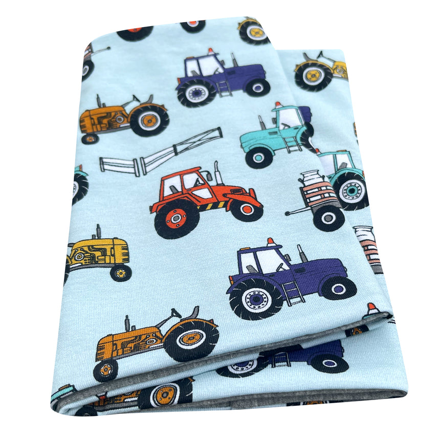 Wollhuhn Leichtes Öko Jersey Halstuch mit Traktormotiv, handgemacht, locker sitzend, ideal für Kinder. Perfekt für Übergangszeiten, weich und bequem.