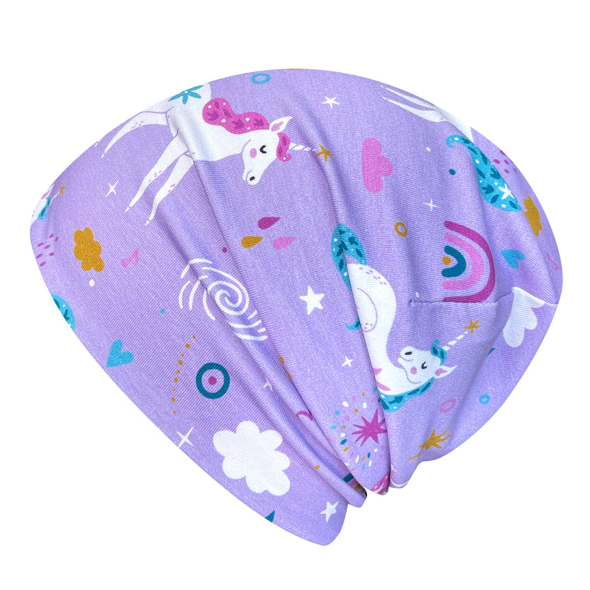 Wollhuhn Öko Long Beanie / Wendemütze mit Einhörnern und Regenbögen, aus weichem, zweilagigem Jersey, bequem, formbeständig und ideal für Kinder, handgefertigt.