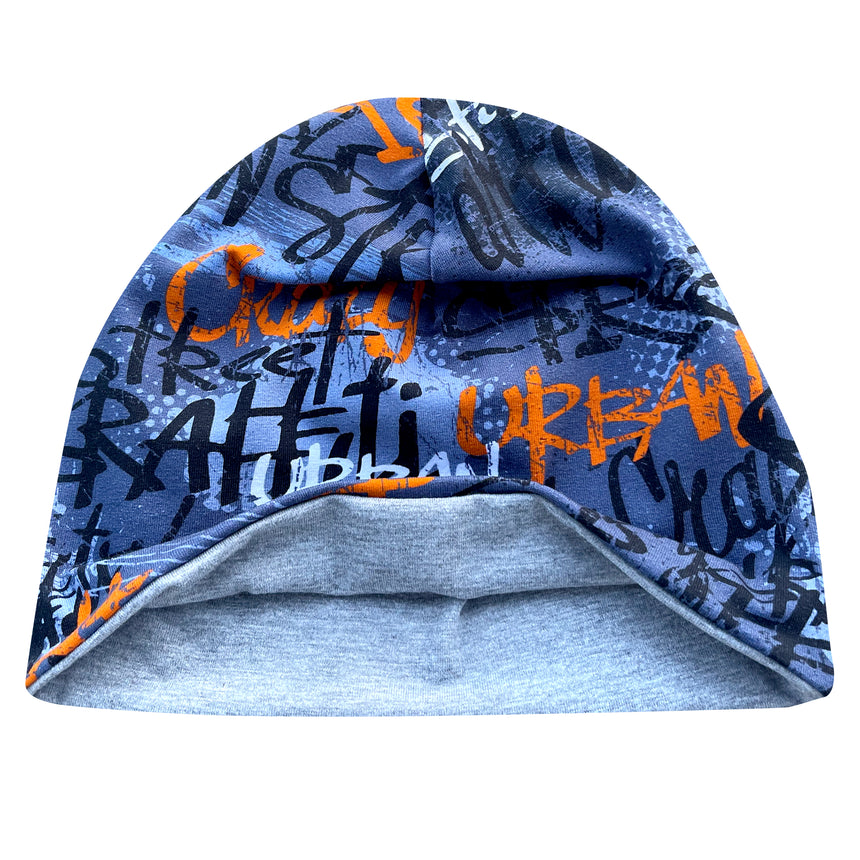 Wollhuhn Öko Shorties: Handgemachte blaue Beanie mit orangefarbener Schrift, wendbar, ideal für aktive Kinder. Zweilagige, nachhaltige Mütze, perfekt für Alltag und Sport.