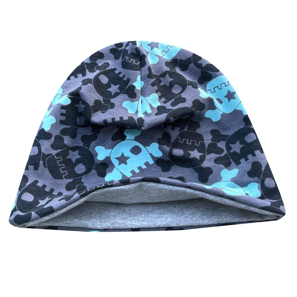 Wollhuhn Öko Shorties Wendemütze mit Totenkopf-Design, handgemacht aus Öko-Jersey, zweilagig für ganzjährigen, bequemen Tragekomfort. Ideal für aktive Kinder.