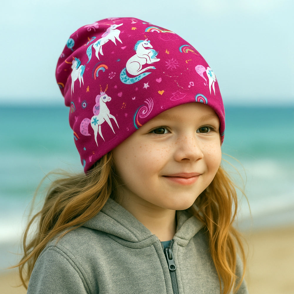 Wollhuhn Öko Shorties: Handgemachte, zweilagige Wendemütze aus weichem Öko-Jersey, kürzerer Schnitt, ideal für aktive Kinder, mitwachsend und unter Helmen tragbar.