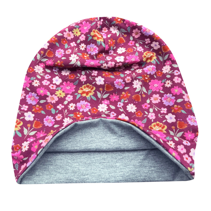 Wollhuhn Öko Long Beanie, zweilagig, Blütenmotiv in Beere, aus weichem Jersey, handgefertigt in Deutschland, ideal für Kinder und Jugendliche, wendbar und komfortabel.