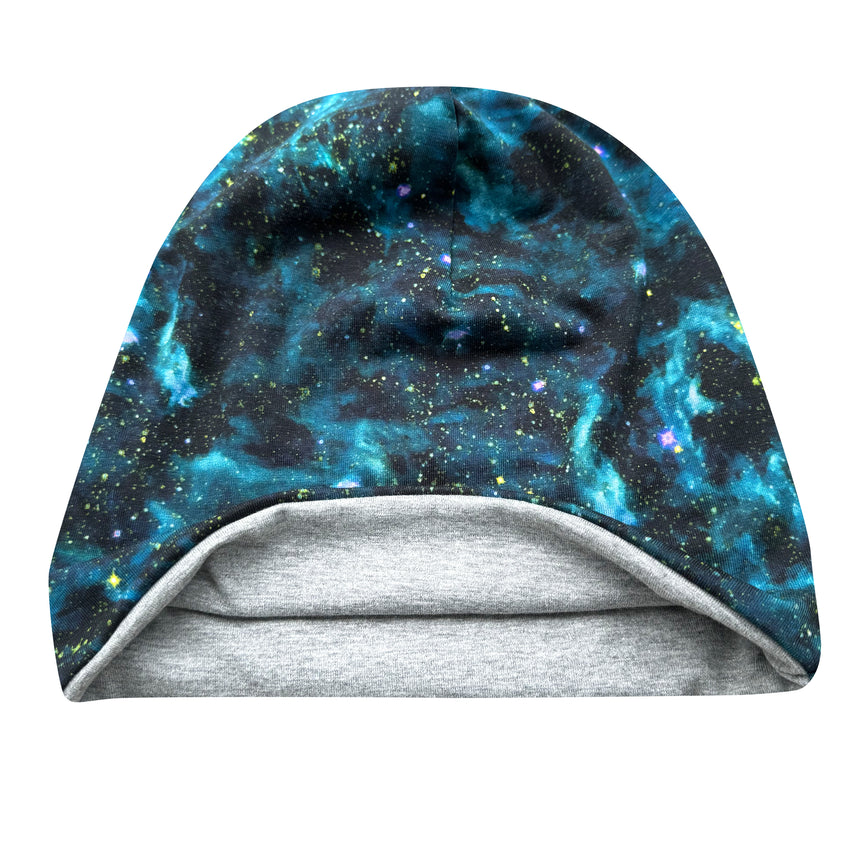 Wollhuhn Öko Long Beanie, zweilagig, mit Galaxy-Muster außen und grauem Futter innen, handgemacht, lässiger Sitz, perfekt für Frühling und milde Winter.