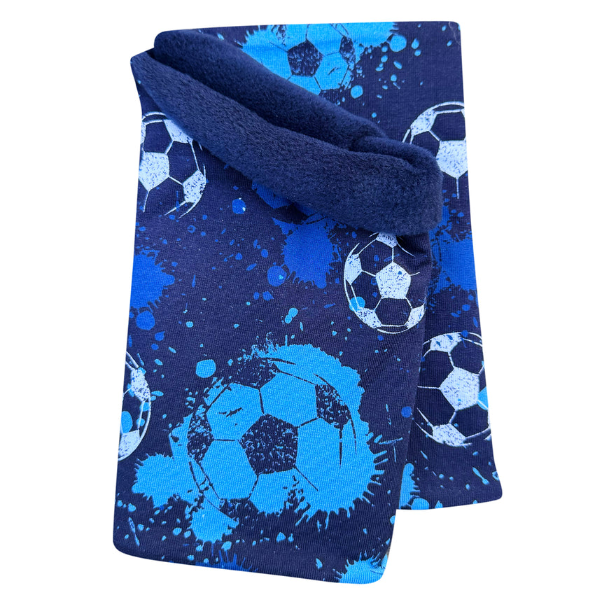 Wollhuhn Halstuch / Schlupfschal / Loop WARM aus blauem Fleece, mit Fußballmotiven und Spritzmustern. Handgefertigt, kuschelig und wendbar, ideal für kalte Tage.