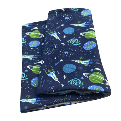 Wollhuhn Leichtes Lockeres Öko Jersey Halstuch mit Planeten- und Raketenmuster, handgemacht, weich und wendbar, ideal für Frühling und Herbst. Perfekt für empfindliche Kinderhaut.
