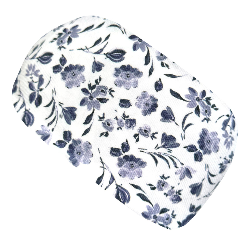 Wollhuhn Elastisches Öko Stirnband/Haarband, zweilagig, breit, mit Blumenmuster in Weiß/Blau, handgemacht in Deutschland, ideal für Schule, Sport und Outdoor-Aktivitäten.