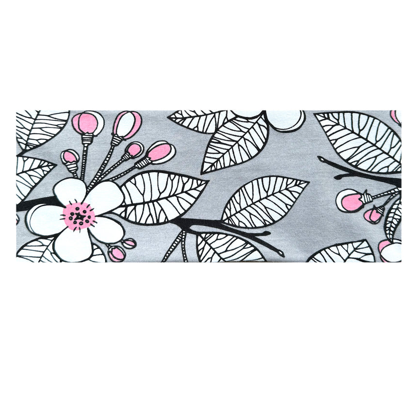 Nahaufnahme eines Wollhuhn elastischen Öko Stirnbands aus Jersey, zweilagig und breit, mit floralem Muster in Grau und Rosa, ideal für vielseitigen Gebrauch.
