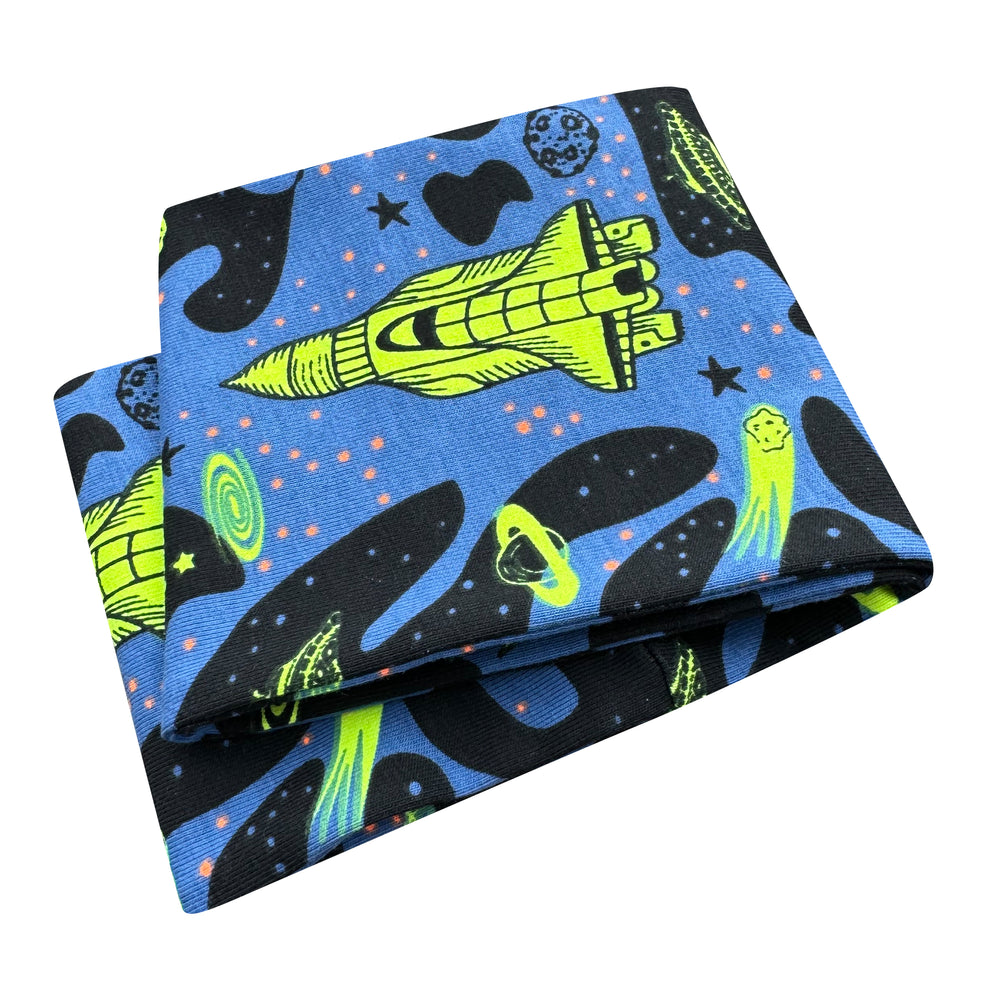 Wollhuhn Elastisches Öko Stirnband: Handgemachtes, doppellagiges Jersey-Stirnband mit Space/Rakete-Motiv, ideal für Freizeit und Sport, aus weicher Bio-Baumwolle.