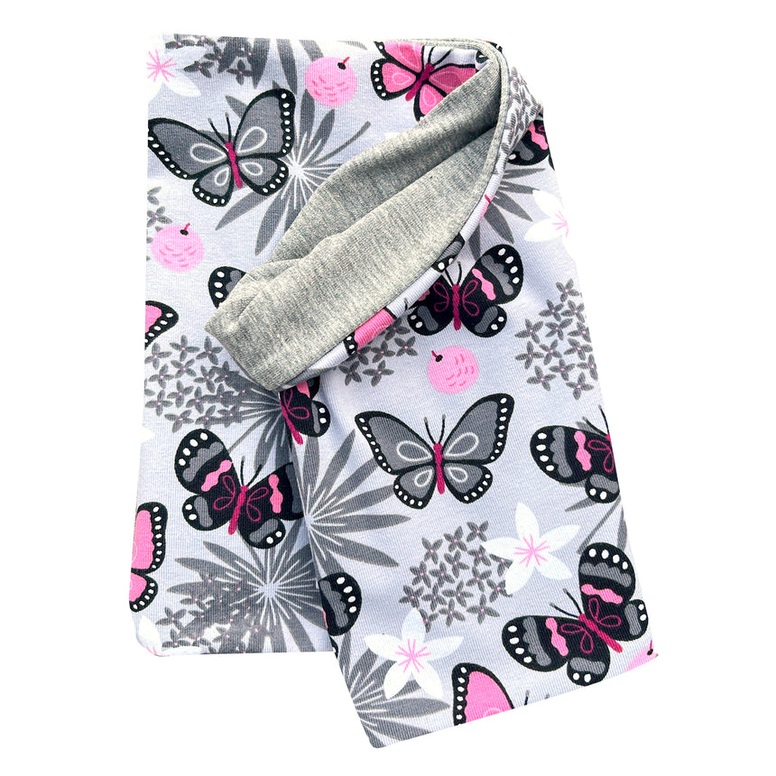 Wollhuhn Leichtes Lockeres Öko Jersey Halstuch mit Schmetterlings- und Blumenmuster, handgemacht, grau/rosa, ideal für Kinder, einfach über den Kopf zu ziehen.