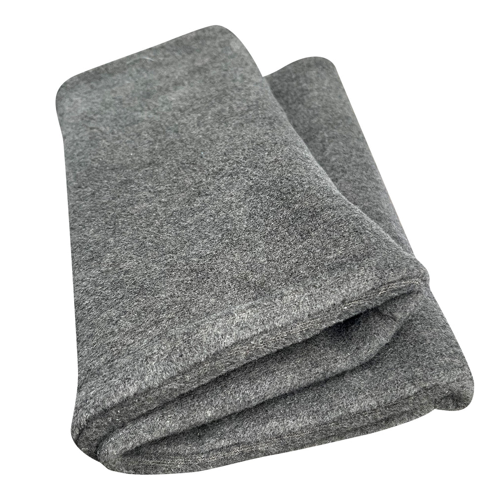 Gefalteter Wollhuhn WINTER Halstuch/Schlupfschal „Unser Wärmster“ aus zweilagigem Fleece, einfarbig Anthrazit, auf weißem Hintergrund. Ideal für kalte Tage, handgefertigt in Deutschland.