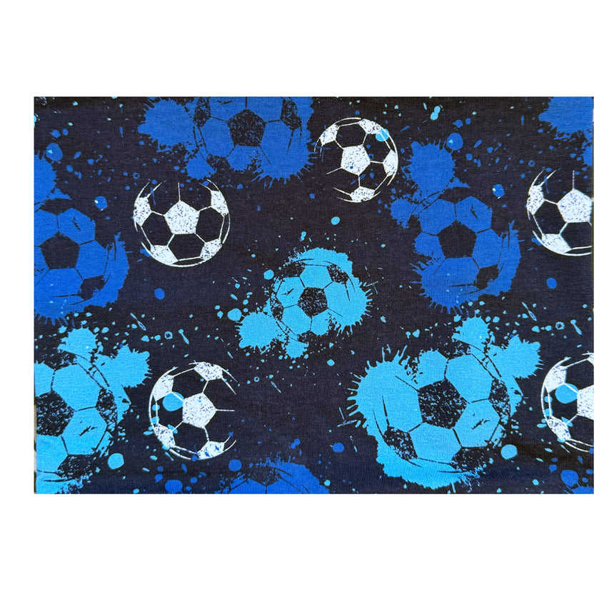 Wollhuhn Leichtes Öko Jersey Halstuch mit Fußballmotiv in Blautönen, handgemacht, wendbar, ideal für Kinder, schützt vor Wind und Sonne, bequem und weich.