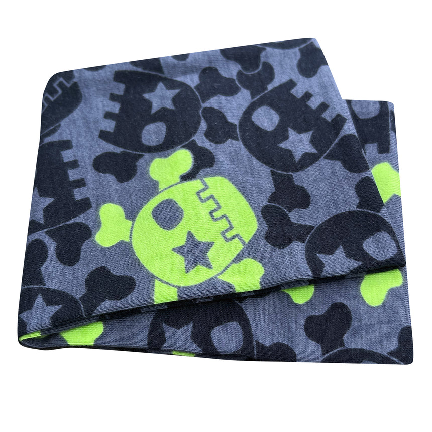 Wollhuhn Elastisches Öko Stirnband, zweilagig, breit, mit coolem Skulls-Muster. Handgefertigt aus weichem, dehnbarem Jersey, ideal für vielseitige Anwendungen.