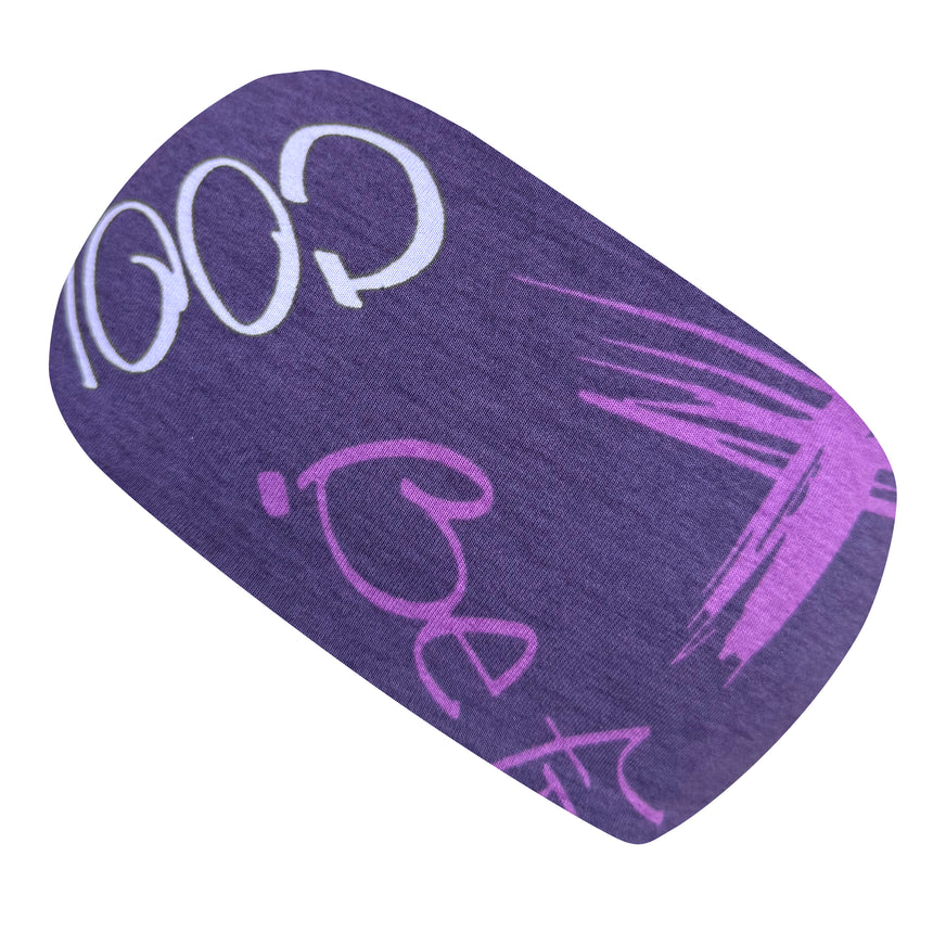 Wollhuhn Elastisches Öko Stirnband Jersey: Ein handgemachtes, zweilagiges, violettes Stirnband mit weißem Text, ideal für Sport und Freizeit, aus Bio-Baumwolle.