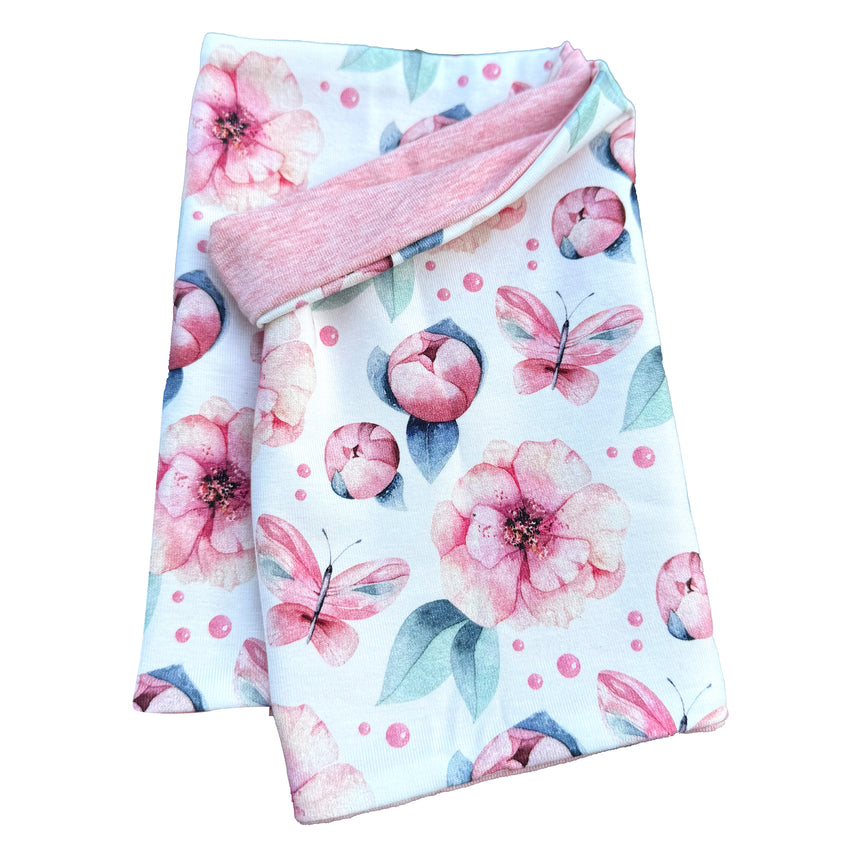 Wollhuhn Leichtes Lockeres Öko Jersey Halstuch, handgemacht, mit Aquarell-Blumen und Schmetterlingen auf weißem Hintergrund, ideal für Frühling und Sommer, wendbar mit altrosa Rückseite.
