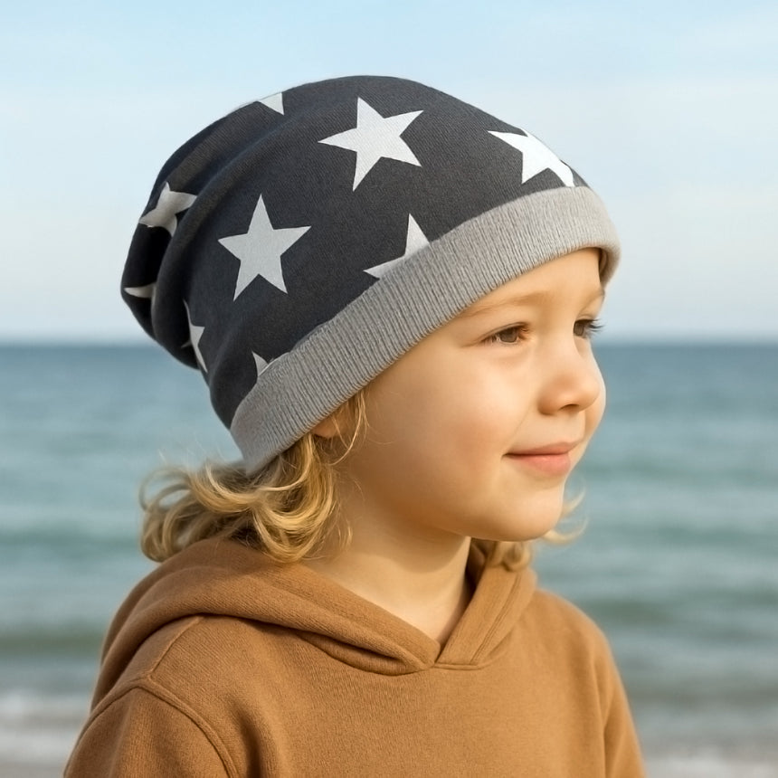 Wollhuhn Dünne Öko Beanie-Mütze Sommer/Übergang: Handgemachte, dehnbare Beanie aus Öko-Jersey, ideal für Kinder. Weiches Bündchen, atmungsaktiv, perfekt unter Helmen.