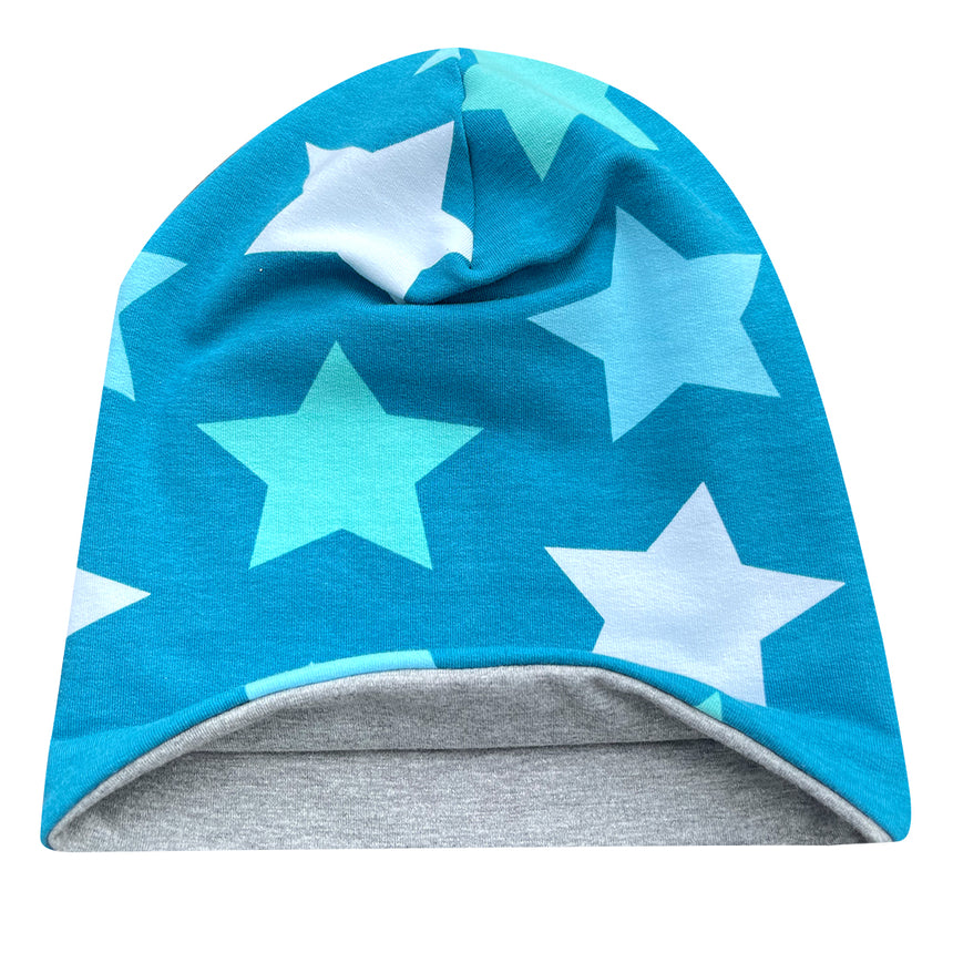 Wollhuhn Öko Long Beanie mit weißen Sternen, zweilagig aus weichem Baumwolljersey, ideal für Kinder, wendbar und formbeständig für das ganze Jahr.