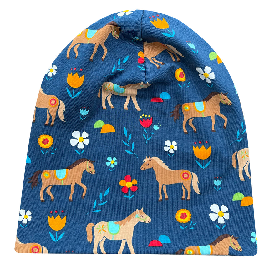 Wollhuhn Öko Long Beanie / Wendemütze, Ganzjährig, Zweilagig: Blaue Beanie mit Pferdemuster, aus weichem Baumwolljersey, bequem und wendbar, ideal für Kinder und Jugendliche.