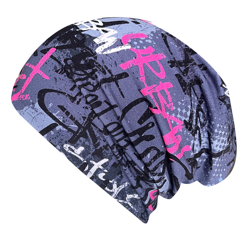 Wollhuhn Öko Long Beanie mit Graffiti-Muster, zweilagig aus weichem Baumwolljersey. Bequem, wendbar und ideal für Kinder, handgefertigt in Oberschwaben.