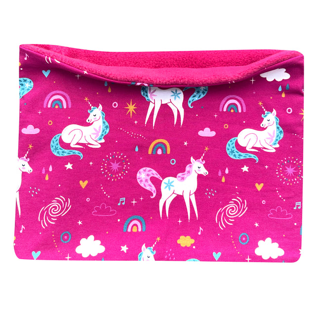 Wollhuhn Halstuch/Schlupfschal/Loop WARM mit Fleece-Innenfutter, zeigt rosa Einhörner und Regenbogenmuster auf weichem Stoff, ideal für kalte Tage.