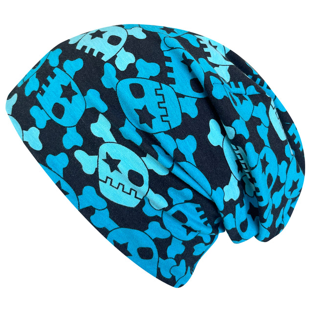 Wollhuhn Öko Long Beanie: Zweilagige Wendemütze mit coolen blauen und schwarzen Totenkopf-Muster, aus weichem Jersey für Kinder, handgefertigt in Deutschland.