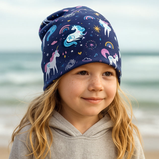 Wollhuhn Öko Long Beanie / Wendemütze in Dunkelblau mit Einhorn-Motiv, zweilagig und formbeständig, handgefertigt aus weichem Baumwolljersey, ideal für das ganze Jahr.