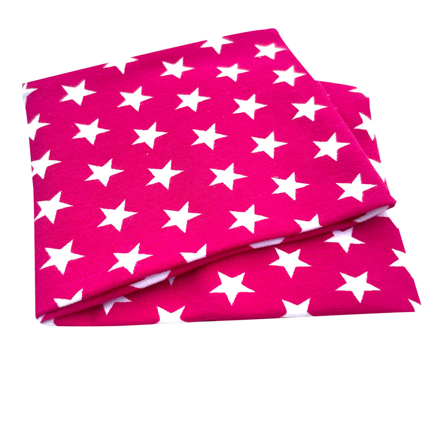 Wollhuhn Elastisches Öko Stirnband/Haarband Jersey Zweilagig Breit Ministernchen Pink/Weiß, handgemacht aus weichem Bio-Baumwolle, gefaltet mit weißen Sternen auf pinkem Stoff.