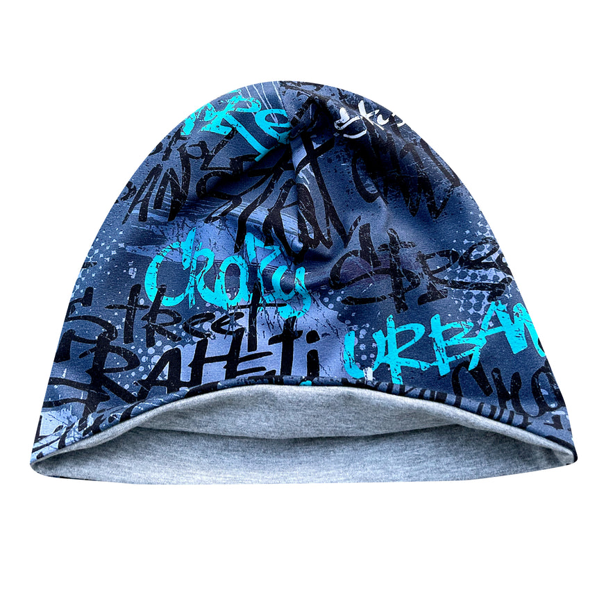 Wollhuhn Öko Shorties: Handgemachte, zweilagige blaue Beanie mit Schriftzug, ideal für Kinder und Jugendliche. Bequem, wendbar, aus weichem Öko-Jersey.
