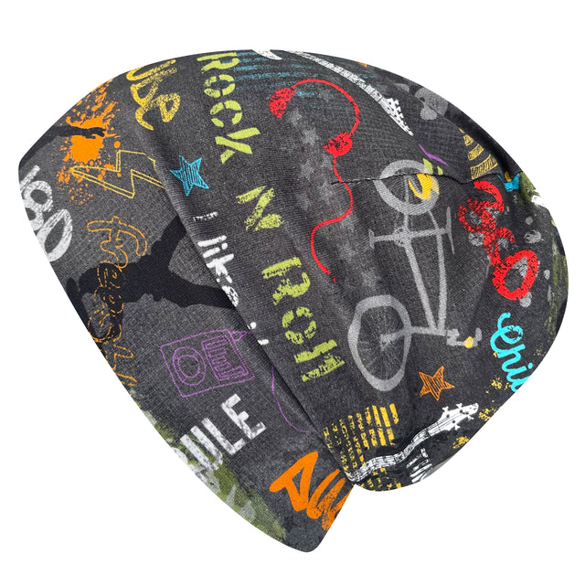 Wollhuhn Öko Shorties Wendemütze: Schwarze Beanie mit buntem Text, handgemacht aus Öko-Jersey, zweilagig, ideal für Kinder, bietet komfortablen, wärmenden Sitz.